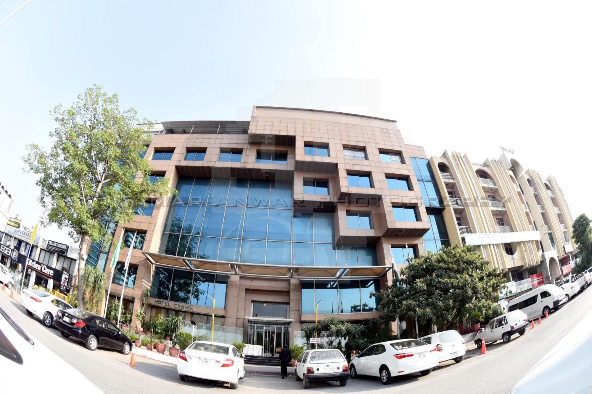 Hotel Crown Plaza Islamabad Exterior photo